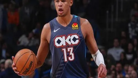 特里蓝军“忌红”经典瞬间映衬马雷斯卡对手握手礼